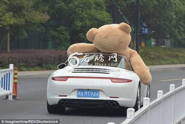 The man spent 10000 yuan (￡1120) on the toy bear in a bid to win the heart of a woman