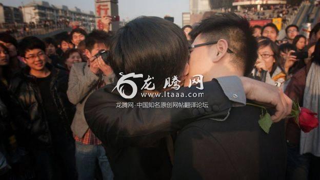 In a picture taken on 8 March 2011 a gay couple kiss during their ceremonial 'wedding' as they try to raise awareness of the issue of homosexual marriage in Wuhan in central China's Hubei province.