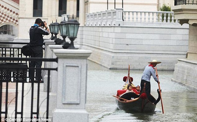 Copycat: Even gondoliers in costumes can be seen in order to add to the effect of a modern day Venice