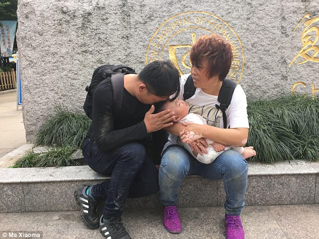 The couple cried in front of a hospital after taking Wen Yuan, the elder brother, to Shanghai