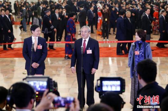 代表委员通道展现开放透明与自信
