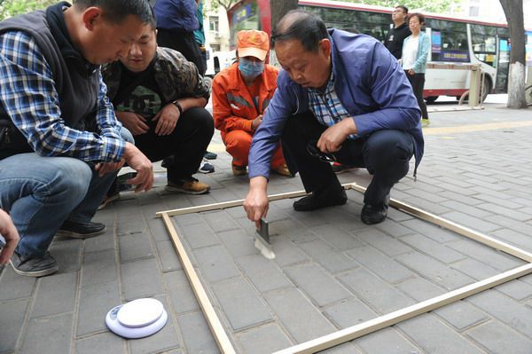 清洁工道路考核“以克论净” 网友：太苛刻