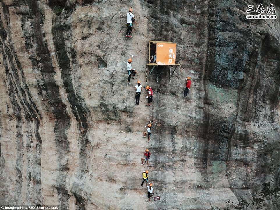 4B9092F000000578-5659827-A_tourist_practising_rock_climbing_