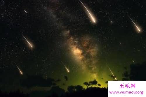 梦见流星雨，这不是什么天马行空，只是刚好从你的心口划过