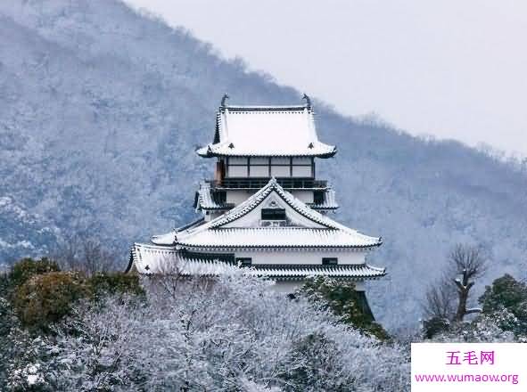 世界上最壮观的冰雪城堡，世间罕见的景致