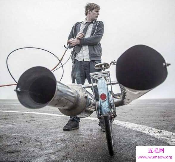 世界最快自行车，火箭自行车完虐法拉利(333公里时速)