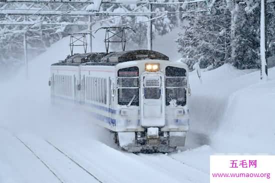 世界上最慢的火车，日本雪龟号(比自行车还慢)