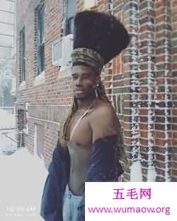 世界上最高的扫把发型，高52厘米(看图绝对吊炸天)