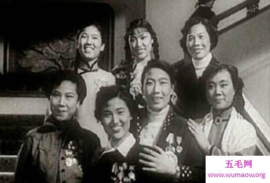 中国最早的春节联欢晚会，1983年钱学森梅兰芳参加