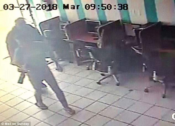 大婚前夕，哈里准岳父闯祸了！或因羞愧不参加女儿婚礼