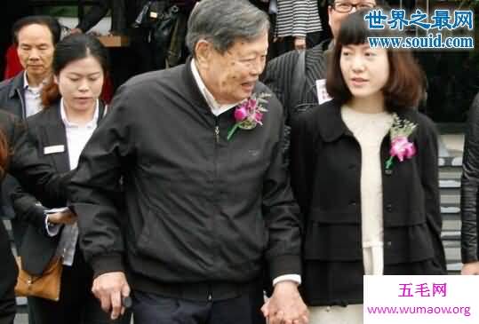 杨振宁和翁帆的真相，28岁翁帆嫁82岁的杨振宁
