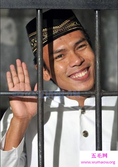 印尼同志杀人狂谋杀肢解11人，被判死刑却面带笑容