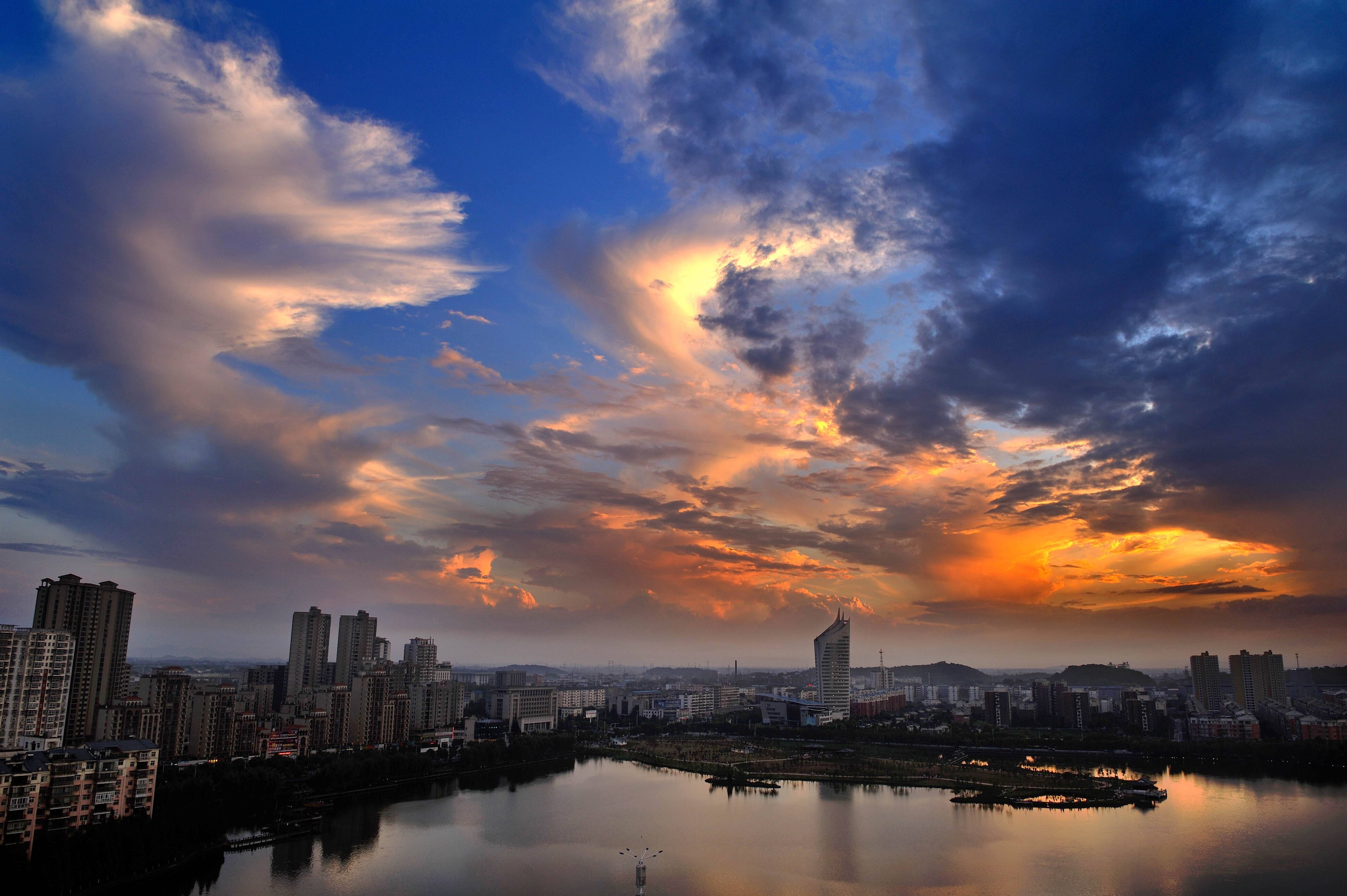 鄂州市为湖北省第一批改革开放试验区，湖北省历史文化名城，古铜镜之乡，驰名中外的“武昌鱼”的原产地，素有“百湖之市”、“鱼米之乡”等称号。2007年8月18日，鄂州获得了“中部最佳投资城市”的荣誉称号。排行榜123网小编今天为你带来的是2017年鄂州市委常委名单,2017年鄂州市市委常委任免名单