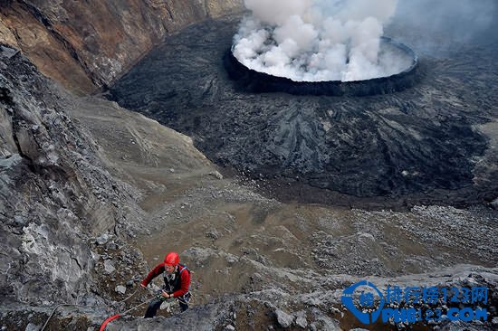 世界上最大的熔岩湖：尼拉贡戈火山坑