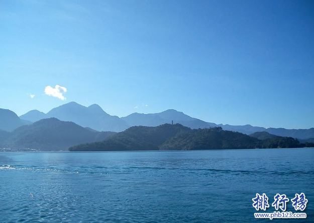 　　导语：深圳是一个美丽的海边城市那边风景迷人，城市很繁华如果考虑出国旅游真的是有些头疼的那么多旅行社到底哪个比较好呢?很多人都看花了眼，今天排行榜123网小编为大家整理了深圳十大旅行社排名，希望可以帮到大家。  　　深圳十大旅行社排名  　　1.深圳国旅  　　2.深圳华侨城旅行社  　　3.深圳港澳旅行社  　　4.深圳康辉旅行社  　　5.深圳口岸旅行社  　　6.深圳深之旅旅行社  　　7.深圳鹏运国际旅行社  　　8.深圳市海韵国际旅行社  　　9.深圳海外国际旅行社  　　10.深圳招商国际旅行社  　　十、深圳招商国际旅行  　　官网：https://4138931.b2b.tfsb.cn/  　　深圳招商国旅成立于2009年是一家实力雄厚的旅游品牌公司是深圳十大旅行社之一，在深圳已经有很高的知名度主要经营的业务有出国旅游、入境旅游、国内游等曾获得深圳市民最喜欢的旅行社荣誉。  　　九、深圳海外国际旅行社  　　官网：https://www.hy61.com/  　　深圳海外旅行社成立于1985年是国家旅游局批准的出镜旅游公司，主要经营的范围包括国内游、出境游、入境旅游等多个业务另外公司还有邮轮、海岛游等业务为每一位消费者提供管家式服务实惠的价格赢得了无数游客的赞誉。  　　八、深圳市海韵国际旅行社  　　官网：https://www.szhytrip.com  　　深圳海韵旅行社成立于2003年至今已经有15年的时间已经发展成一个大型的国际旅游公司，经营的业务包括飞机票代订、市场营销国内外旅游等综合性业务是一家高端旅游公司为客户提供优质的服务赢得消费者的人口。  　　七、深圳市鹏运国际旅行社有限公司  　　官网：https://395731.b2b.jinanfa.cn/  　　深圳鹏运旅行社成立于1984年主要经营出镜游、港澳台旅游、签证办理等综合性业务服务，在深圳市内有上百个营业部在深圳已经有很高的知名度曾获得全国百强旅行社荣誉是一家实力雄厚的旅游公司至今无任何投诉。  　　六、深圳深之旅旅行社  　　官网：https://www.toursz.com  　　深圳深之旅旅行社成立于2006年是一家出入境旅游、商务旅游、高端定制旅游的大型综合性旅游公司，在深圳十大旅行社排名第六，公司在珠三角区域有7家分公司营业门店70多家经过多年的发展不断壮大成为消费者信赖的旅游品牌公司。  　　五、深圳口岸旅行社  　　官网：https://www.sztravel.com.cn  　　深圳口岸旅游公司成立于1950年已经有60多年的历史在深圳十大旅行社中是成立最早的一家旅行社，主要经营业务有出镜游、港澳游、国内游办签证等综合性服务，连续多年获得全国百强十甲旅行社。  　　四、深圳康辉旅行社  　　官网：https://www.cctsz.com  　　康辉旅行社成立于1993年是经过国家旅游局批准的一家国际综合性旅游企业，主要经营业务有出国旅游、国内游、商务会议等综合业务在深圳市内有60多个营业部，为广大市民提供旅游抱团咨询等服务成为消费者喜爱的旅游品牌，如果考虑出游的朋友可考虑这家旅行社。  　　三、深圳港澳旅行社  　　官网：https://www.pzcits.com  　　深圳港澳旅游公司是一家高端的旅游品牌公司，主要经营业务有港澳旅游、出国旅游、企业旅游等多个综合性服务业务，为客户制定了多条实惠的旅游线路以热情优质的服务赢得了广大市民的赞誉。  　　二、深圳华侨城旅行社  　　官网：https://www.oct-sz.com  　　深圳华侨城旅行社成立于1986年主要经营的业务包括旅游团、商务旅游等业务在深圳十大旅行社排名第二，经过多年的发展已经成为国际100强旅行社，为客户个性定制合理实惠的旅游线路，以热情周到的服务得到了广大市民的认可。  　　一、深圳国旅  　　官网：https://sz.cits.cn/  　　深圳国际旅行社属于中国国旅旗下主要经营业务有出国旅游、签证、高端定制旅游等多个项目，公司拥有专业强大的旅游团队，为客户提供最好的旅游产品以及热情周到的服务，在中国所有旅行社中实力最强。  　　结语：以上就是排行榜123网小编为大家整理的深圳十大旅行社排名资料，现代生活工作压力大假期带着孩子出游是个不错的选择，以上品牌旅行社可作参考服务真的不错。