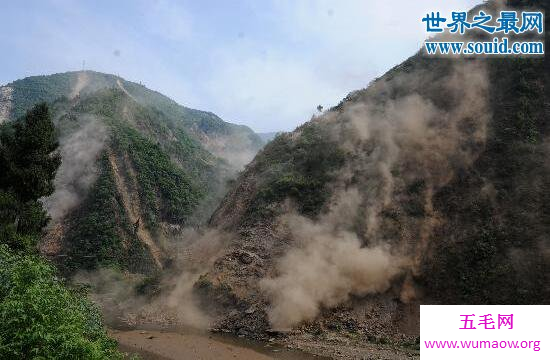 汶川大地震灵异现象，救援直播惊现半张鬼脸