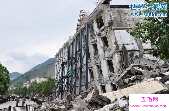 汶川大地震灵异现象，救援直播惊现半张鬼脸