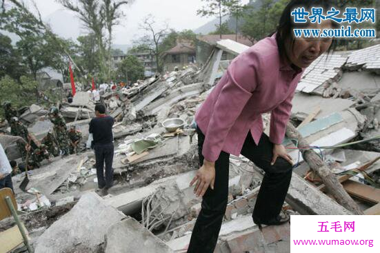 汶川大地震灵异现象，救援直播惊现半张鬼脸