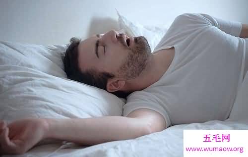 消除眼袋，介绍几个实用的消除眼睛浮肿的小技巧