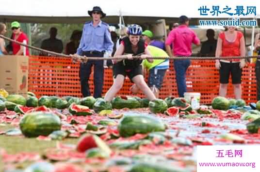 世界十大最脏的节日，200万人参加韩国泥浆节