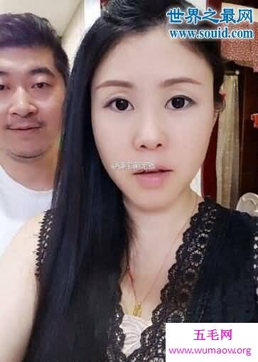 斗鱼雪纳瑞夫人洗澡，雪纳瑞夫妇卖老婆露大奶