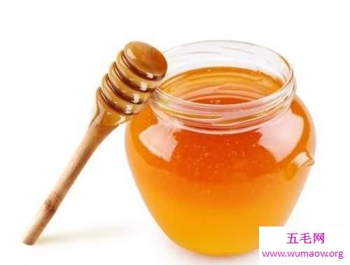 蜂蜜水的作用与功效，长期喝蜂蜜水对皮肤会有什么改善