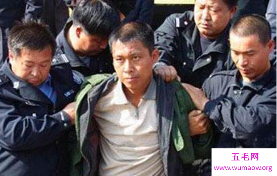 屠夫石悦军连杀12人，警方号召两万民众才抓到他