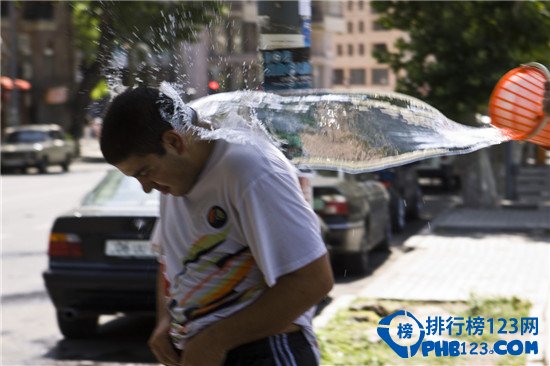 盘点全球八大最不可思议泼水节 不一样的乐趣