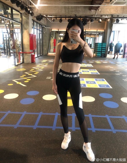 以瘦为美已过时 六块腹肌成中国女性新饰品
