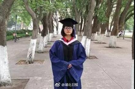 果然毕业论文的致谢才是最精彩的！感谢猫、狗、爱豆，能加的戏都加上了……