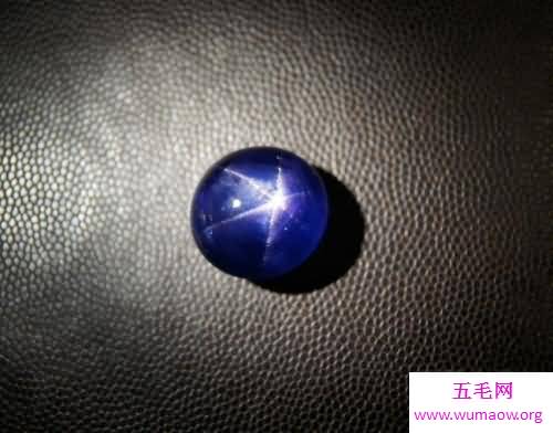 一颗世界上最大的星光蓝宝石被称为印度之星