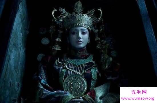 鬼吹灯精绝女王的真相，雪莉杨竟与女王一模一样