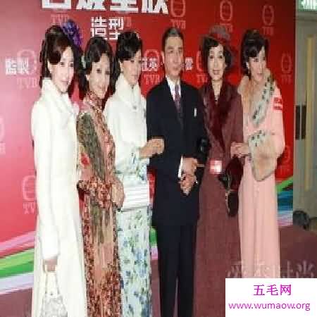  刘松仁出演《名媛望族》，戏里刘左拥右抱，让观众大呼吃不消