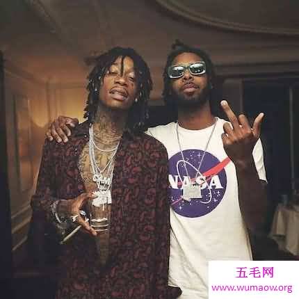 今日小编给你们介绍一位美国著名的说唱歌手――wiz khalifa