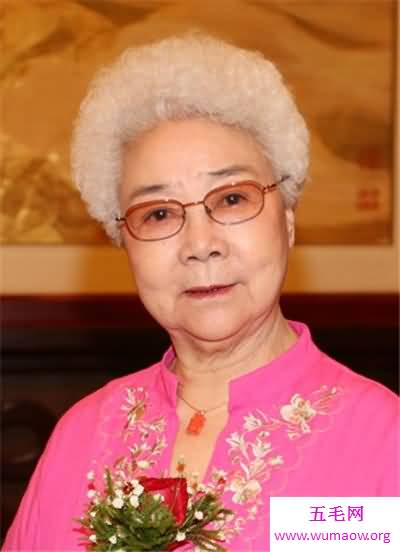 田华个人资料介绍 老前辈因为田华一家4患癌而不停工