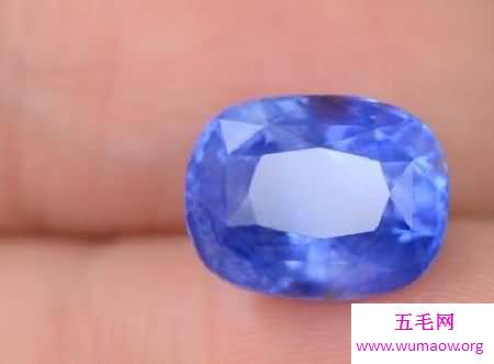 一颗世界上最大的星光蓝宝石被称为印度之星