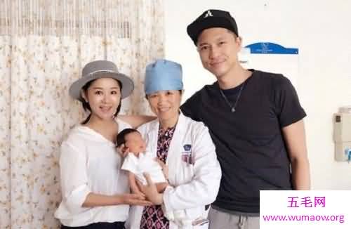众多人心目中的男神靳东老婆是谁你们都知道吗