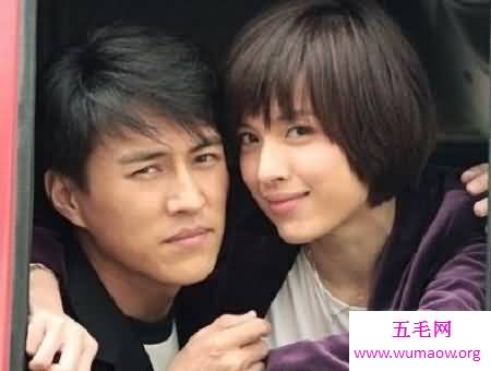 众多人心目中的男神靳东老婆是谁你们都知道吗