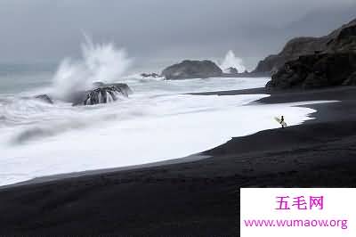 “寄蜉蝣于天地，渺沧海之一粟”沧海一粟的意思