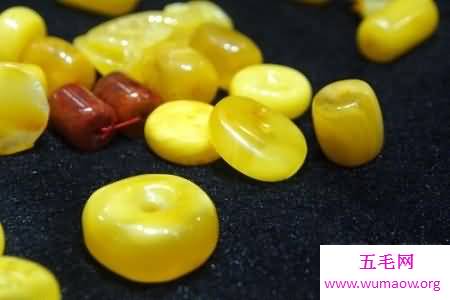 比较有收藏价值的文玩艺术品——蜜蜡多少钱一克？