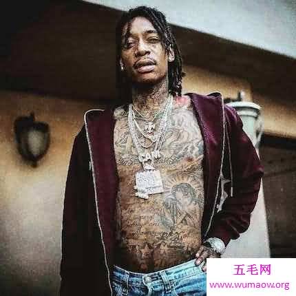 今日小编给你们介绍一位美国著名的说唱歌手――wiz khalifa