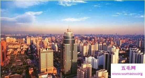 国家调控强行让中国楼市降温，商品房销售持续下跌