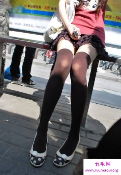 街拍超短裙美女图片，一大波超短裙美女来袭(喷鼻血)