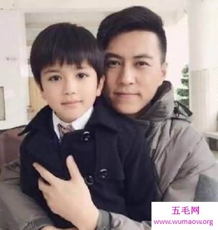 众多人心目中的男神靳东老婆是谁你们都知道吗