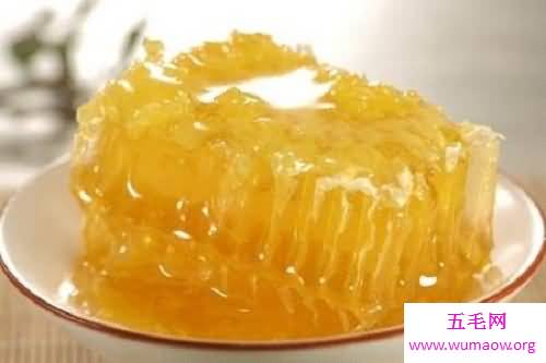 蜂蜜水的作用与功效，长期喝蜂蜜水对皮肤会有什么改善