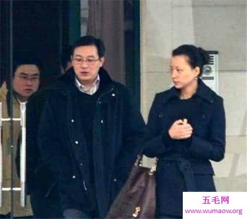 董卿图片美貌气质并存 如今已经43岁事业爱情双丰收