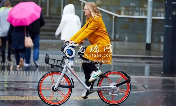 Helen Pidd in Manchester on a Mobike