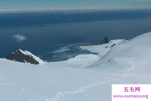 世界十大海底火山，布兰斯菲尔德火山被雪山覆盖还能喷发。