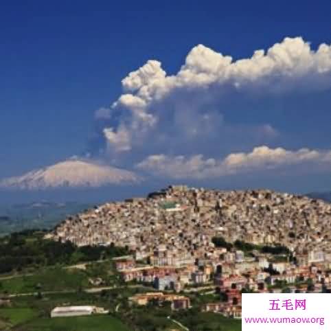  全球十大火山度假圣地，毁灭一切后的重建美景就是天堂。