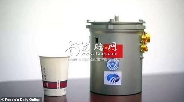 The 0.8L cylindrical tin was designed by experts from south-west China's Chongqing University. It is equipped with insulating layers and a mini air-conditioning system